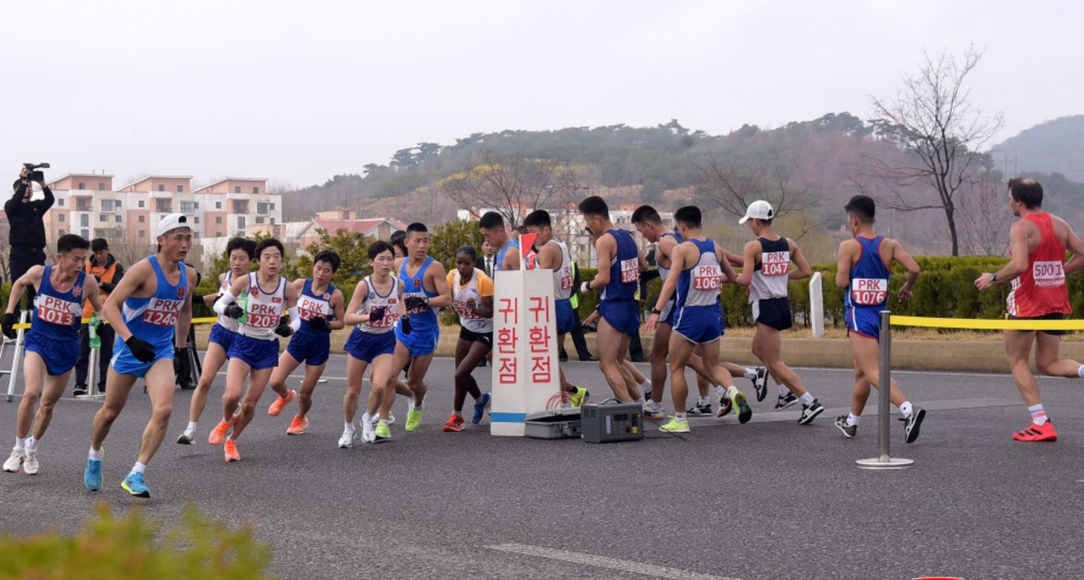 „Am fost cu nord-coreenii la o bere. Unul dintre ei s-a abțiguit și s-a dezbrăcat” » Dezvăluirile românului din Brașov care a alergat la maratonul de la Phenian