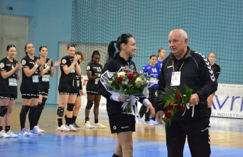 Cristina Neagu și Gheorghe Tadici, moment special la Zalău / FOTO: HC Zalău