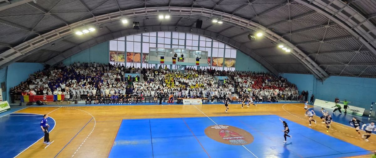 Turneul de retragere al Cristinei Neagu a ajuns la Zalău, casa „rivalului” Gheorghe Tadici » Cei doi s-au întâlnit în fața galeriei: moment unic