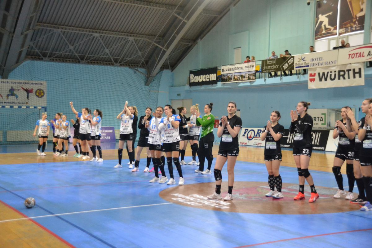 Turneul de retragere al Cristinei Neagu a ajuns la Zalău, casa „rivalului” Gheorghe Tadici » Cei doi s-au întâlnit în fața galeriei: moment unic