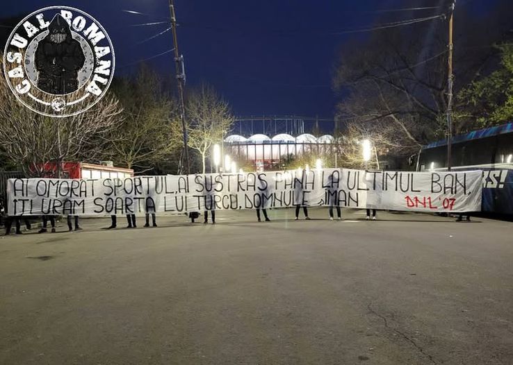 Mesajul interzis în stadion al galeriei lui Dinamo/ foto: Facebook@ Casual Romania