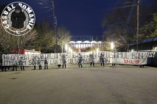 Mesajul interzis în stadion al galeriei lui Dinamo/ foto: Facebook@ Casual Romania