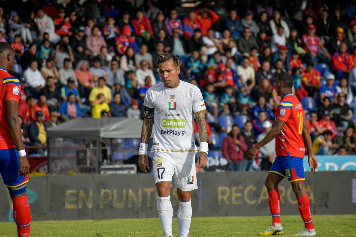 Dayro Moreno a scris istorie în Columbia! Comentatorul a început să cânte în direct, colegii i-au adus coroana pe gazon » Scene UNICE în fotbal