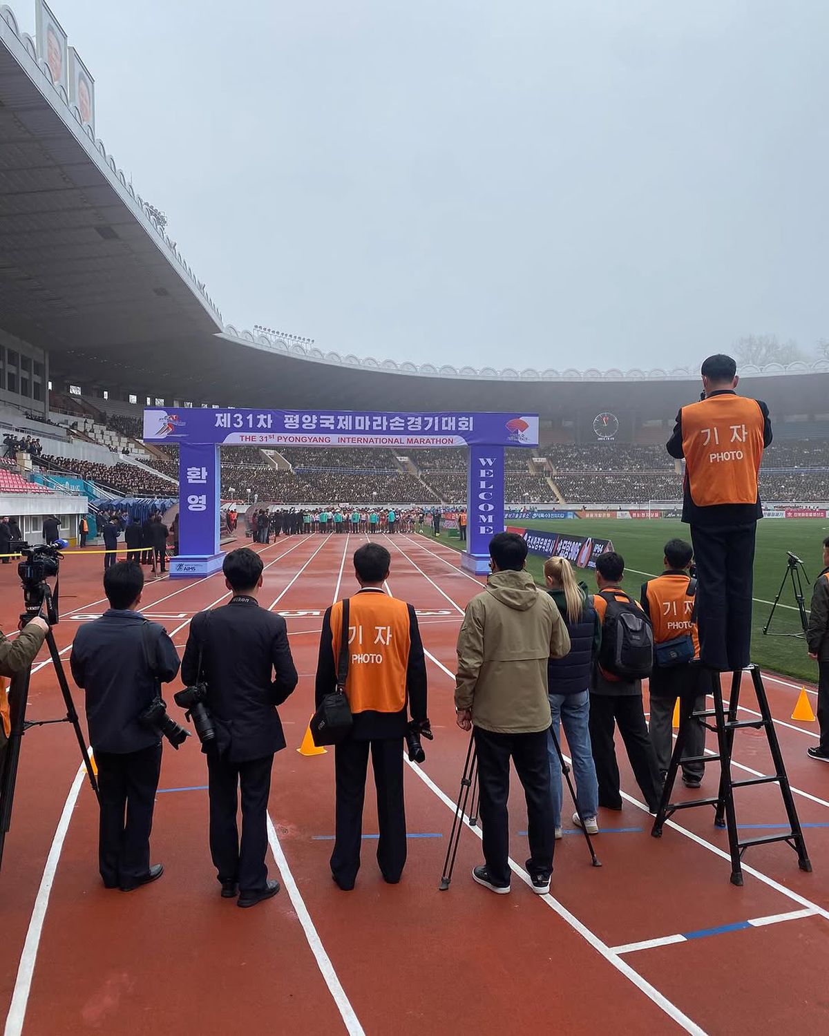 „Am fost cu nord-coreenii la o bere. Unul dintre ei s-a abțiguit și s-a dezbrăcat” » Dezvăluirile românului din Brașov care a alergat la maratonul de la Phenian