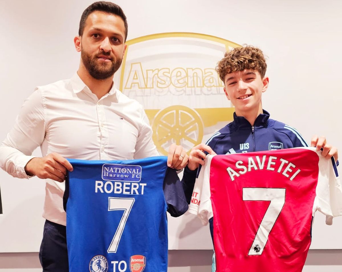 Povestea românului crescut de Chelsea, care a semnat acum cu Arsenal » A făcut primii pași în fotbal sub bagheta unui fost jucător de la Oțelul Galați, care colaborează cu Academia Hagi