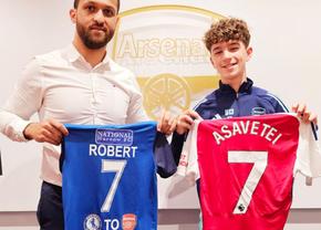 Povestea românului crescut de Chelsea, care a semnat acum cu Arsenal » A făcut primii pași în fotbal sub bagheta unui fost jucător de la Oțelul Galați, care colaborează cu Academia Hagi