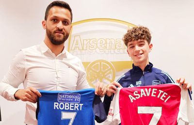 Povestea românului crescut de Chelsea, care a semnat acum cu Arsenal » A făcut primii pași în fotbal sub bagheta unui fost jucător de la Oțelul Galați, care colaborează cu Academia Hagi