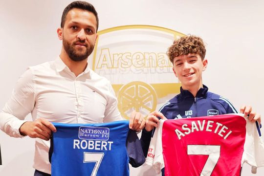 Robert Asavetei a semnat recent un contract cu gruparea londoneză Arsenal, la echipa Under 13 a clubului