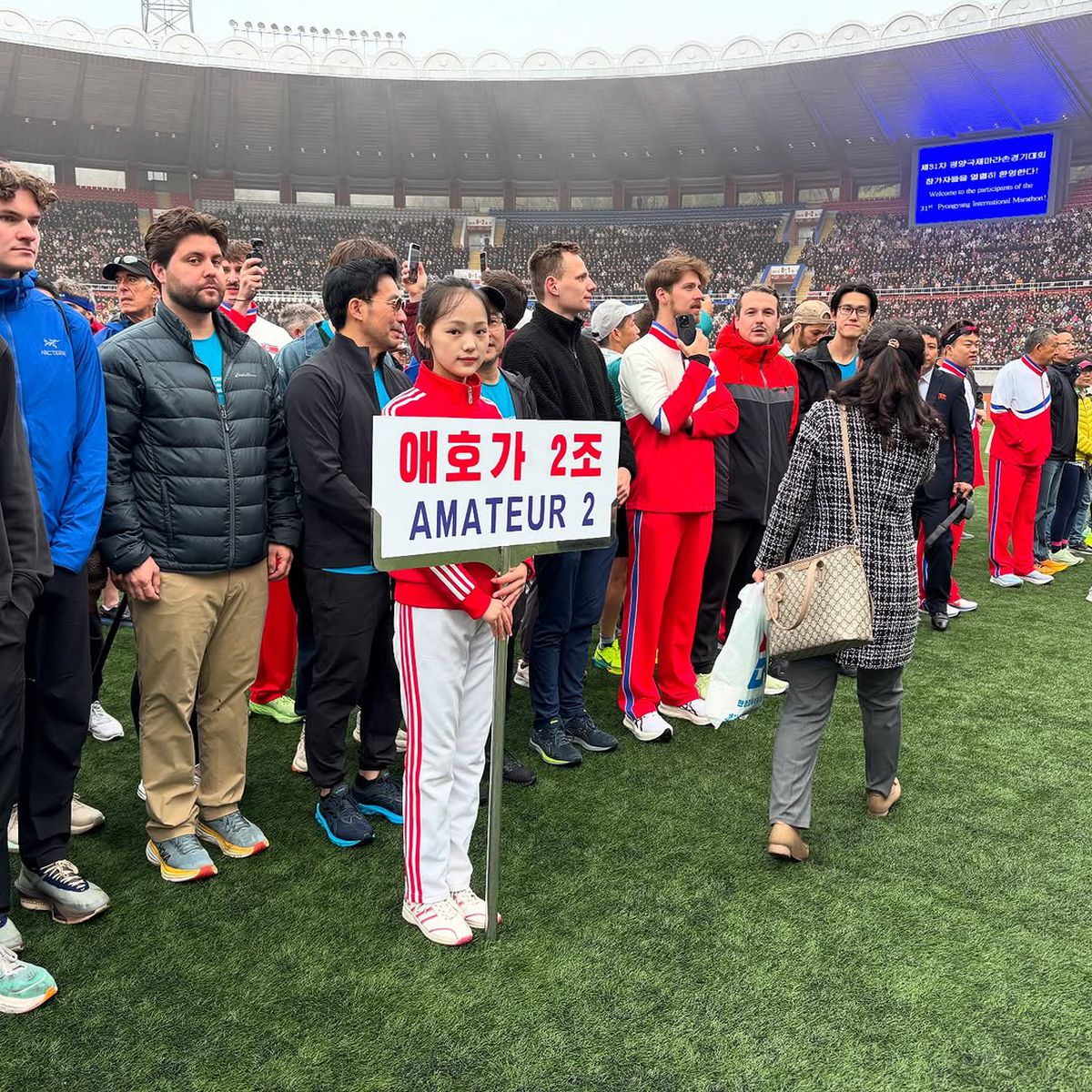 „Am fost cu nord-coreenii la o bere. Unul dintre ei s-a abțiguit și s-a dezbrăcat” » Dezvăluirile românului din Brașov care a alergat la maratonul de la Phenian