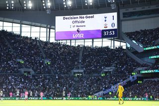 Fanii, în război cu VAR, însă numai un club îi susține: „Distruge fotbalul. Niciodată nu știi ce se va întâmpla”