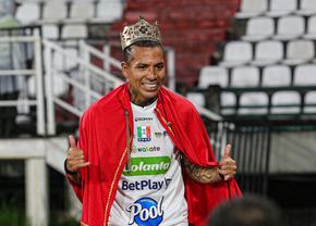 Dayro Moreno a scris istorie în Columbia! Comentatorul a început să cânte în direct, colegii i-au adus coroana pe gazon » Scene UNICE în fotbal