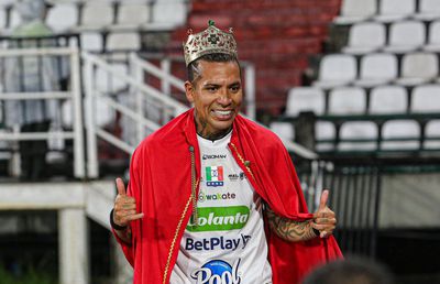 Dayro Moreno a scris istorie în Columbia! Comentatorul a început să cânte în direct, colegii i-au adus coroana pe gazon » Scene UNICE în fotbal