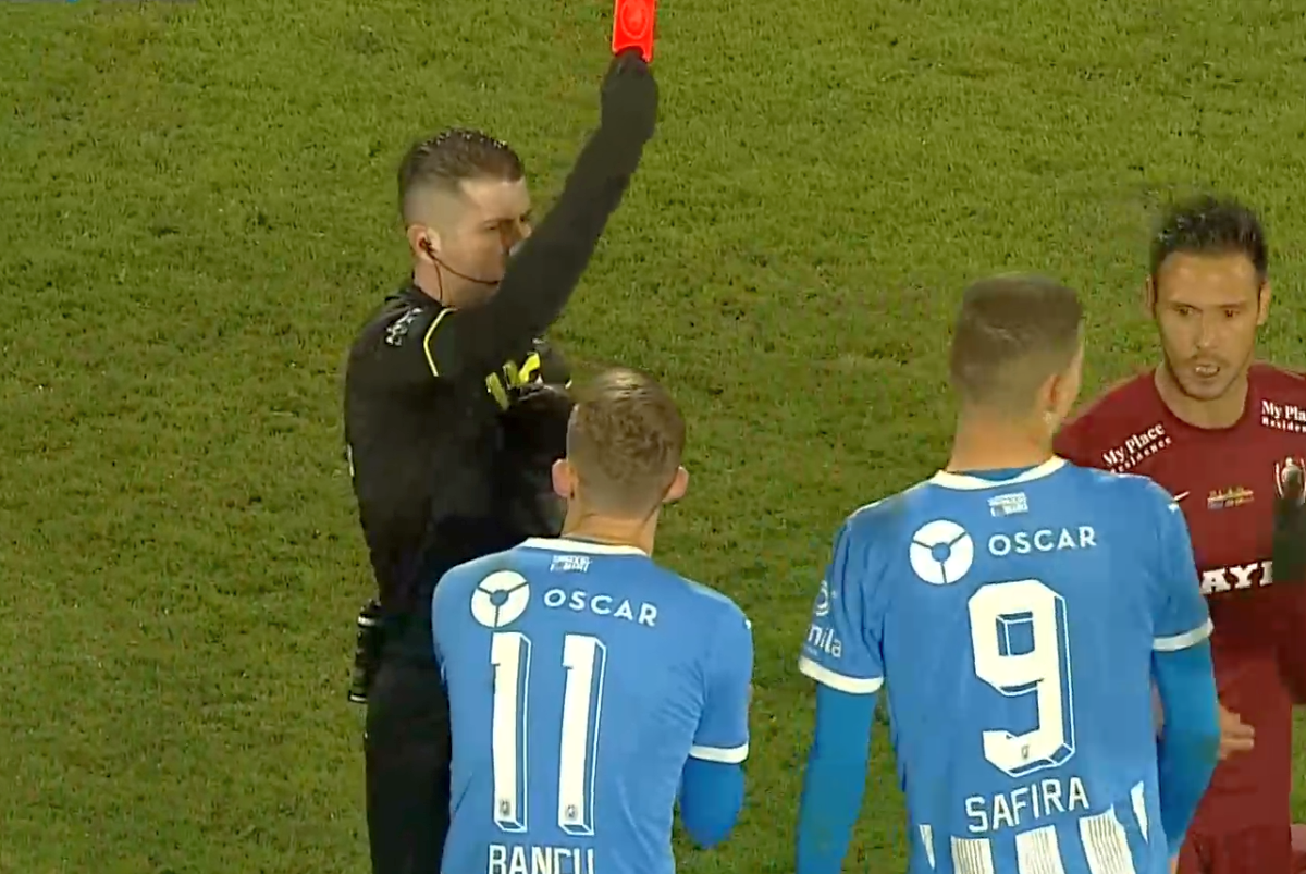 Lovitură primită de Universitatea Craiova! » Titularul incontestabil a luat roșu cu CFR Cluj și va lipsi cu FCSB