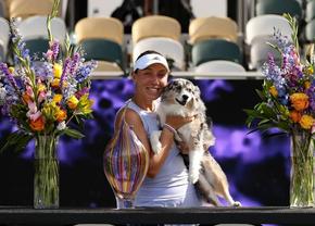 Jessica Pegula a sărbătorit titlul de la Charleston, primul pe zgură, cu câinele ei, Maddie