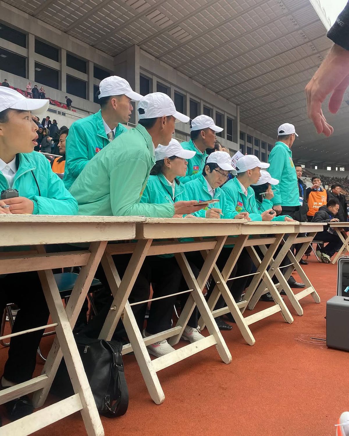 „Am fost cu nord-coreenii la o bere. Unul dintre ei s-a abțiguit și s-a dezbrăcat” » Dezvăluirile românului din Brașov care a alergat la maratonul de la Phenian