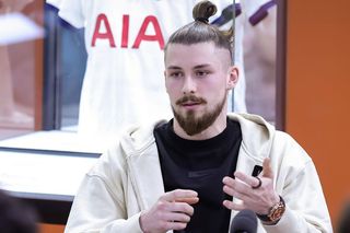 Primul antrenor care neagă că va fi antrenorul lui Radu Drăgușin la Tottenham
