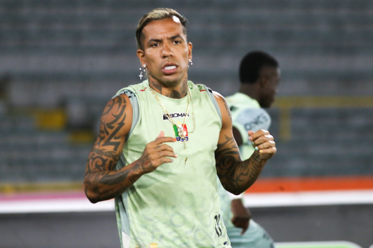 Dayro Moreno a scris istorie în Columbia! Comentatorul a început să cânte în direct, colegii i-au adus coroana pe gazon » Scene UNICE în fotbal