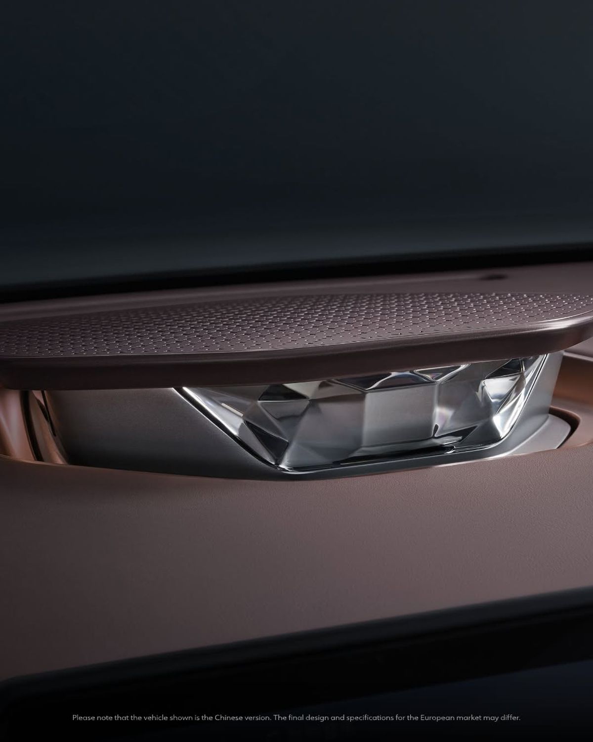 Noua mașină premium a chinezilor a fost lansată în Europa » Vine să se bată cu Mercedes și BMW, prețul este mult mai mic