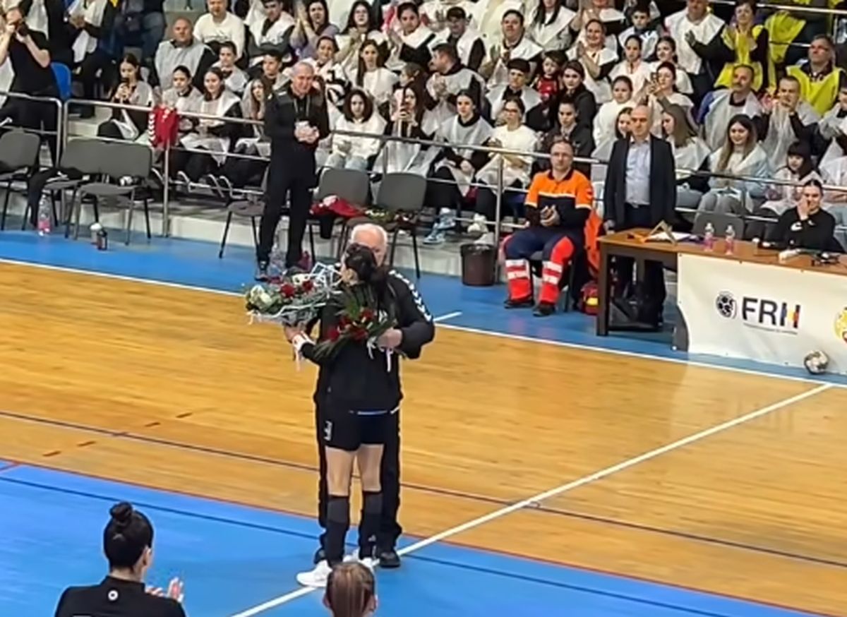 Turneul de retragere al Cristinei Neagu a ajuns la Zalău, casa „rivalului” Gheorghe Tadici » Cei doi s-au întâlnit în fața galeriei: moment unic