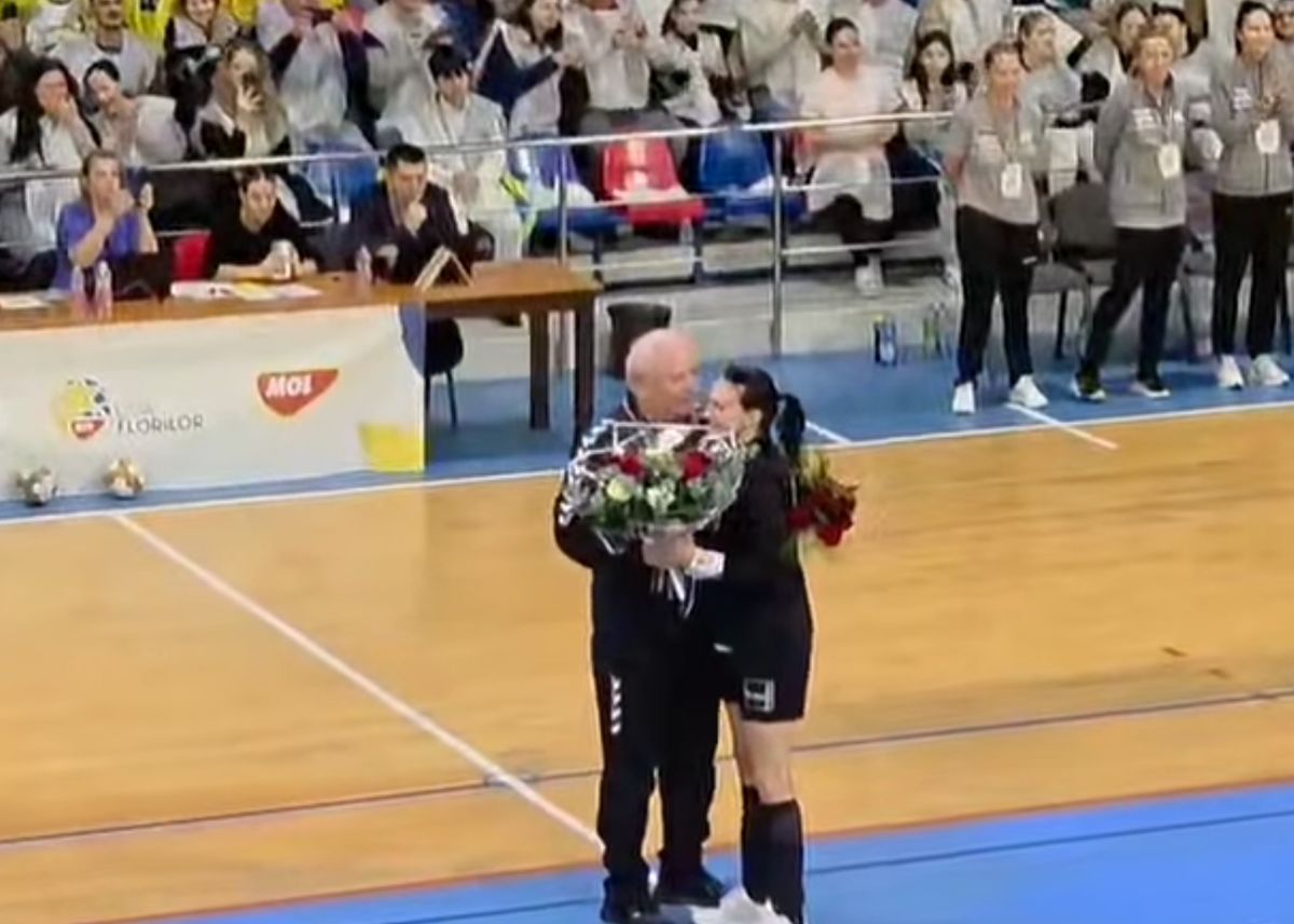 Turneul de retragere al Cristinei Neagu a ajuns la Zalău, casa „rivalului” Gheorghe Tadici » Cei doi s-au întâlnit în fața galeriei: moment unic