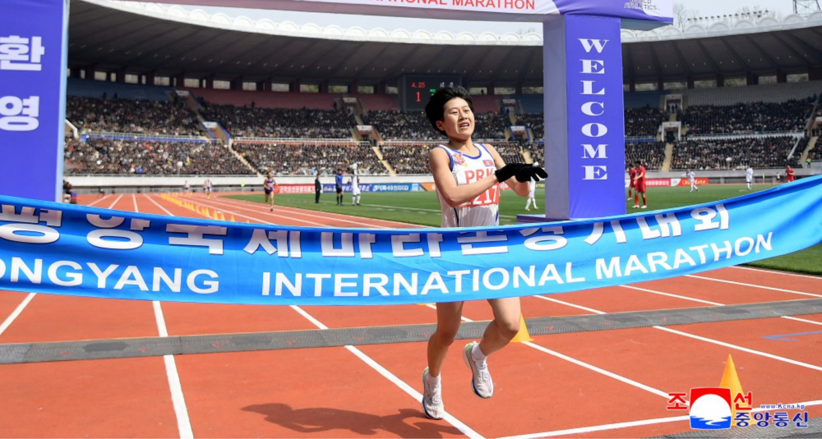 „Am fost cu nord-coreenii la o bere. Unul dintre ei s-a abțiguit și s-a dezbrăcat” » Dezvăluirile românului din Brașov care a alergat la maratonul de la Phenian