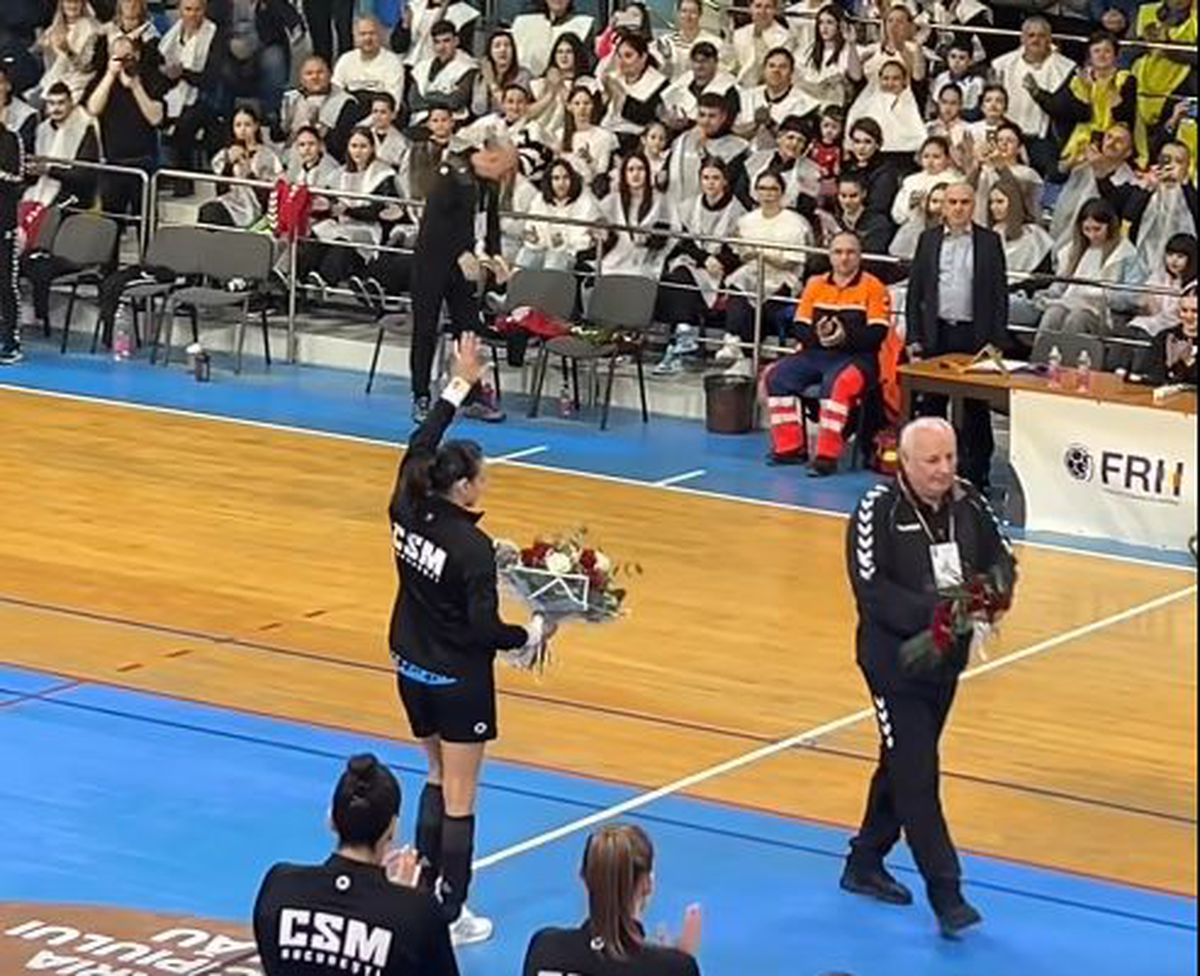 Turneul de retragere al Cristinei Neagu a ajuns la Zalău, casa „rivalului” Gheorghe Tadici » Cei doi s-au întâlnit în fața galeriei: moment unic