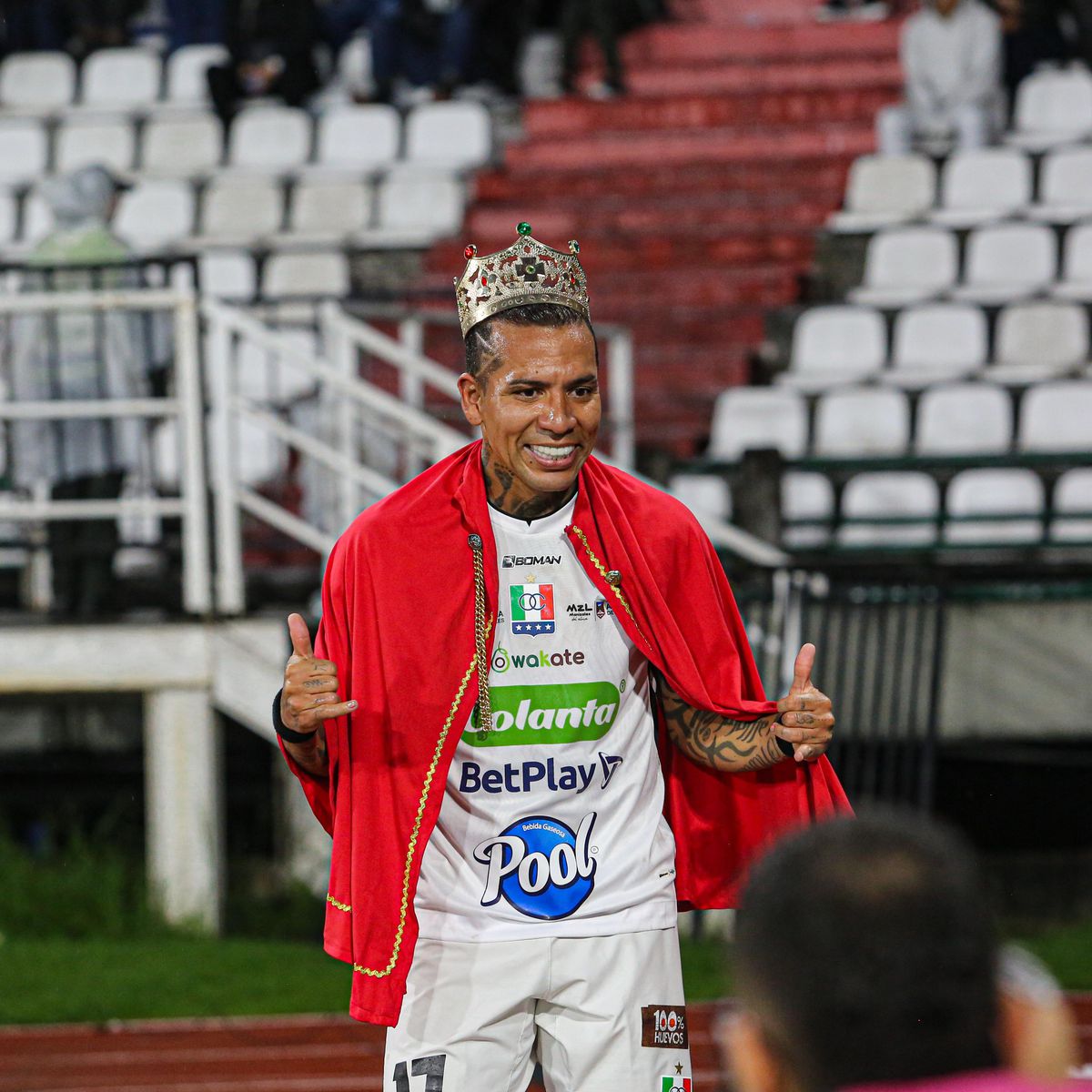 Dayro Moreno a scris istorie în Columbia! Comentatorul a început să cânte în direct, colegii i-au adus coroana pe gazon » Scene UNICE în fotbal