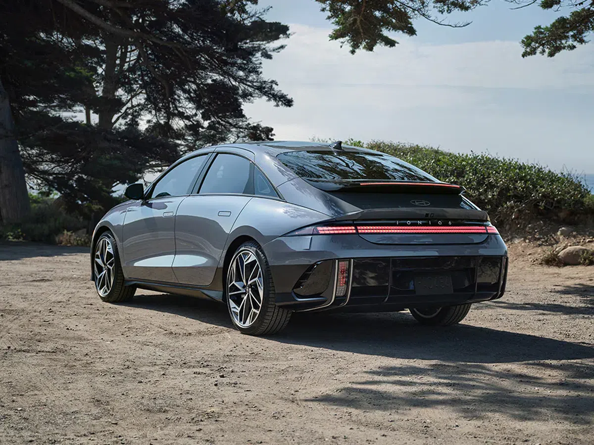 Mașina tot mai iubită de români a lansat un nou model! Are „bot de rechin” și e mai ieftină decât Toyota sau Nissan