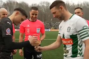 Liviu Antal în centrul unui moment inedit » A ciocnit ouă înainte de startul partidei din campionat