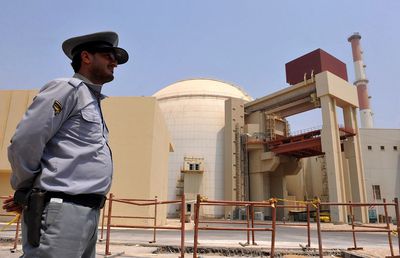 Iran își îndeamnă sportivii și tinerii să formeze „lanțuri umane” în jurul centralelor, în așteptarea atacurilor SUA