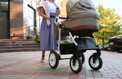 Cum să alegi un cărucior pentru bebeluși ușor de manevrat?