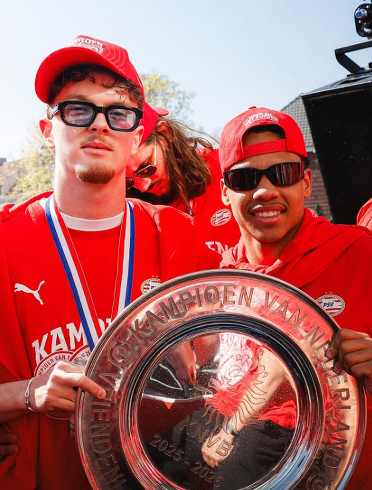 Imagini spectaculoase din Eindhoven: PSV a primit trofeul de campioană! Cum a fost fotografiat Dennis Man