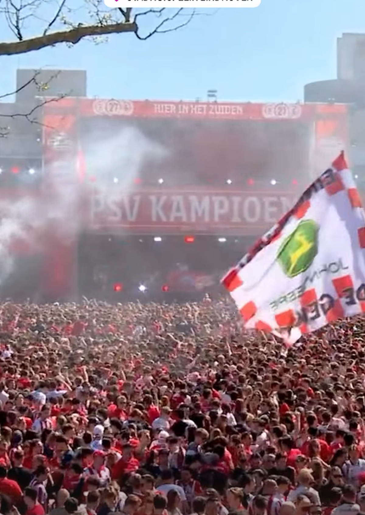 Imagini spectaculoase din Eindhoven: PSV a primit trofeul de campioană! Cum a fost fotografiat Dennis Man