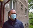 Corona luptă împotriva coronavirus: Mugurel Buga și colegii săi au împărțit vârstnicilor măști și mănuși