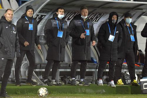 Bogdan Andone (al doilea din stânga) și staff-ul său de la FC Voluntari // foto: Imago