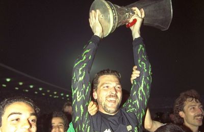 Fostul mare portar al Italiei, în stare critică: „Următoarele zile sunt decisive” » A fost pe teren într-un meci istoric al unei echipe românești