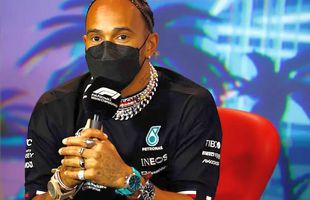 Scandal la Miami: Hamilton a decis să protesteze în conferință „acoperit” de bijuterii! » „Dacă nu mă lasă să concurez, atunci așa să fie"