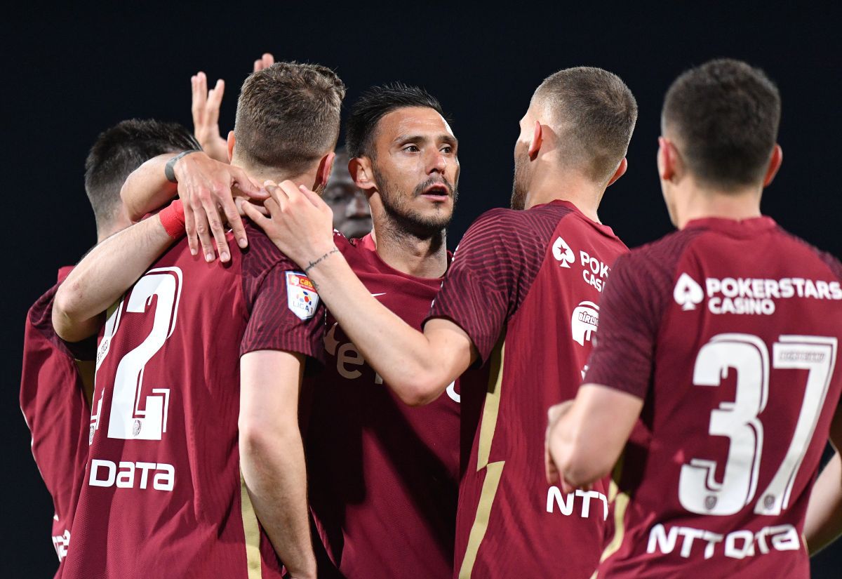 Două recorduri stabilite azi de CFR Cluj » Seară istorică pentru Petrescu și formația din Gruia