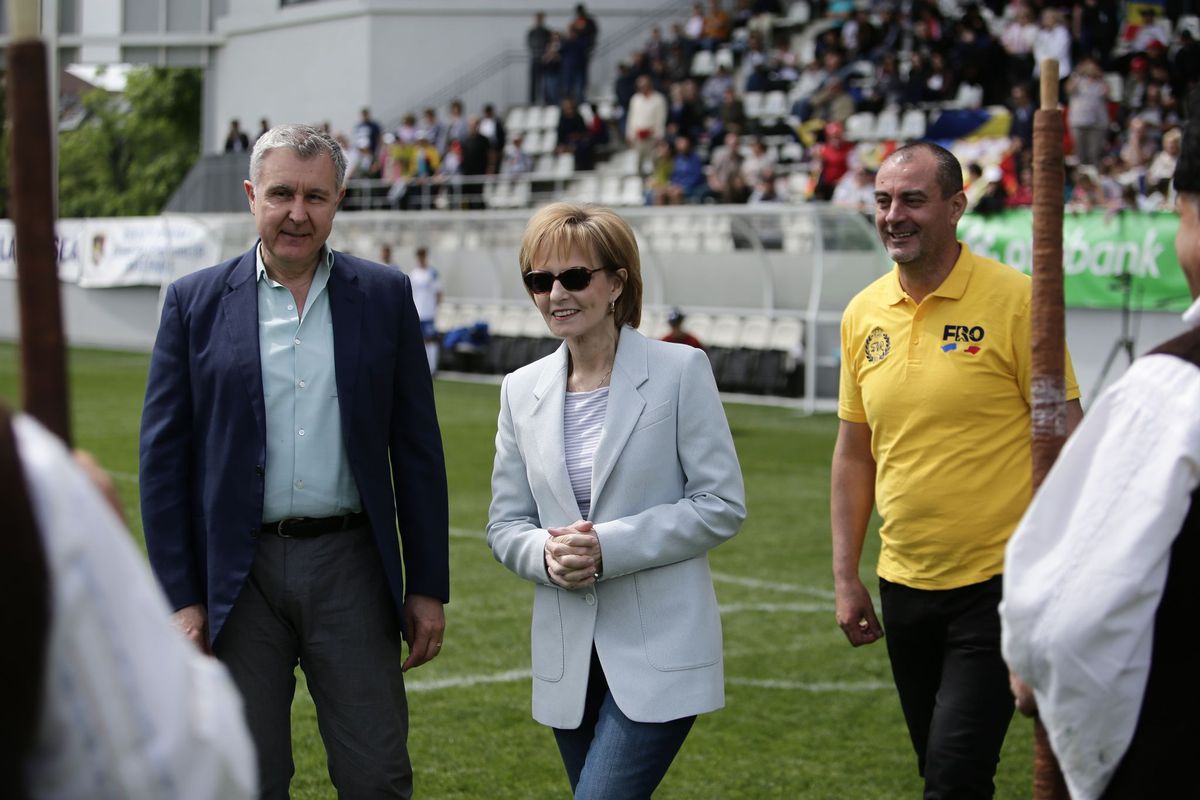 Oina înaintea Ligii 1 pe Arcul de Triumf! » Record de asistență la sportul național al României