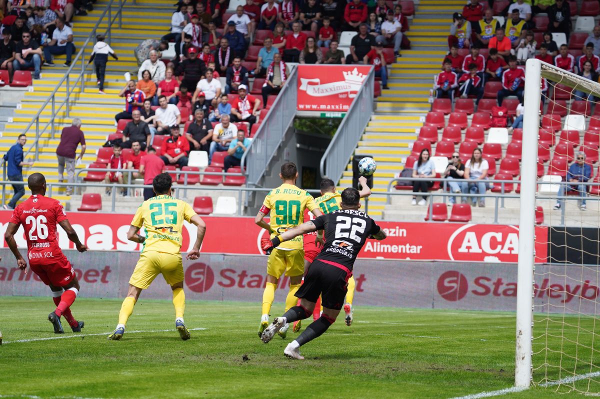 UTA - CS Mioveni 1-0 » Arădenii câștigă ultimul meci „acasă” din acest sezon