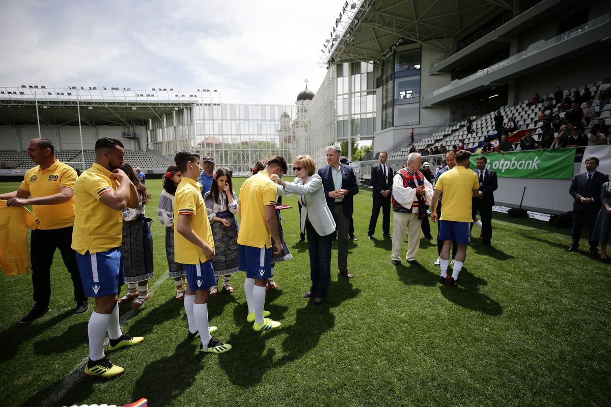 Oina înaintea Ligii 1 pe Arcul de Triumf! » Record de asistență la sportul național al României