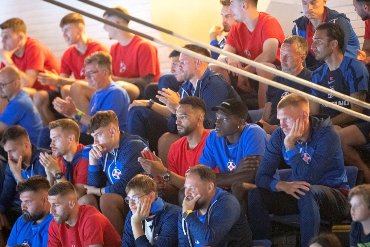 Fotbaliștii de la FCSB, ultrași pentru o zi » Imagini tari surprinse de GSP la „Sala Polivalentă”