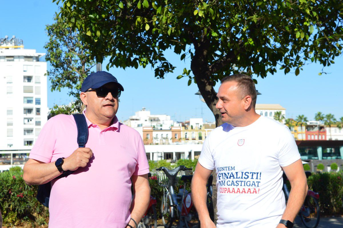 Gabi Balint a sărbătorit 7 mai chiar pe iarba de la Sevilla, alături de suporteri: „Au vrut să fie aproape de acel moment prin mine”