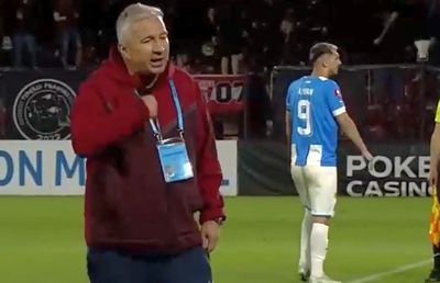 VAR a anulat un ROȘU pentru Ivan » Petrescu a izbucnit: nervi și înjurături în toate direcțiile! Nu va sta pe bancă cu FCSB