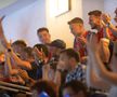 Fotbaliștii de la FCSB au făcut spectacol în Sala Polivalentă, la returul CSM București - Esbjerg / foto: Raed Krishan