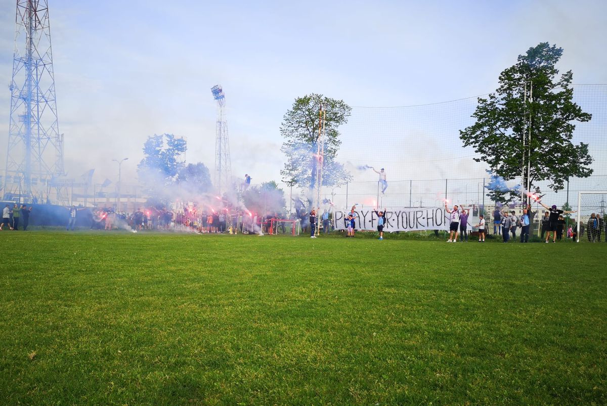 Mobilizare înainte de FC Argeș - UTA: bannerele afișate de suporteri