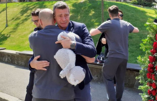 Dezvăluiri tulburătoare din Serbia » Fiica antrenorului de la SCM Zalău ar fi încercat să-l oprească pe băiatul care și-a omorât colegii: „A stat în calea răului, a câștigat timp”