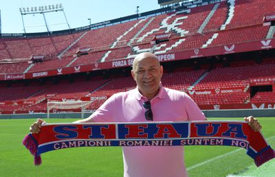 Gabi Balint a sărbătorit 7 mai chiar pe iarba de la Sevilla, alături de suporteri: „Au vrut să fie aproape de acel moment prin mine”