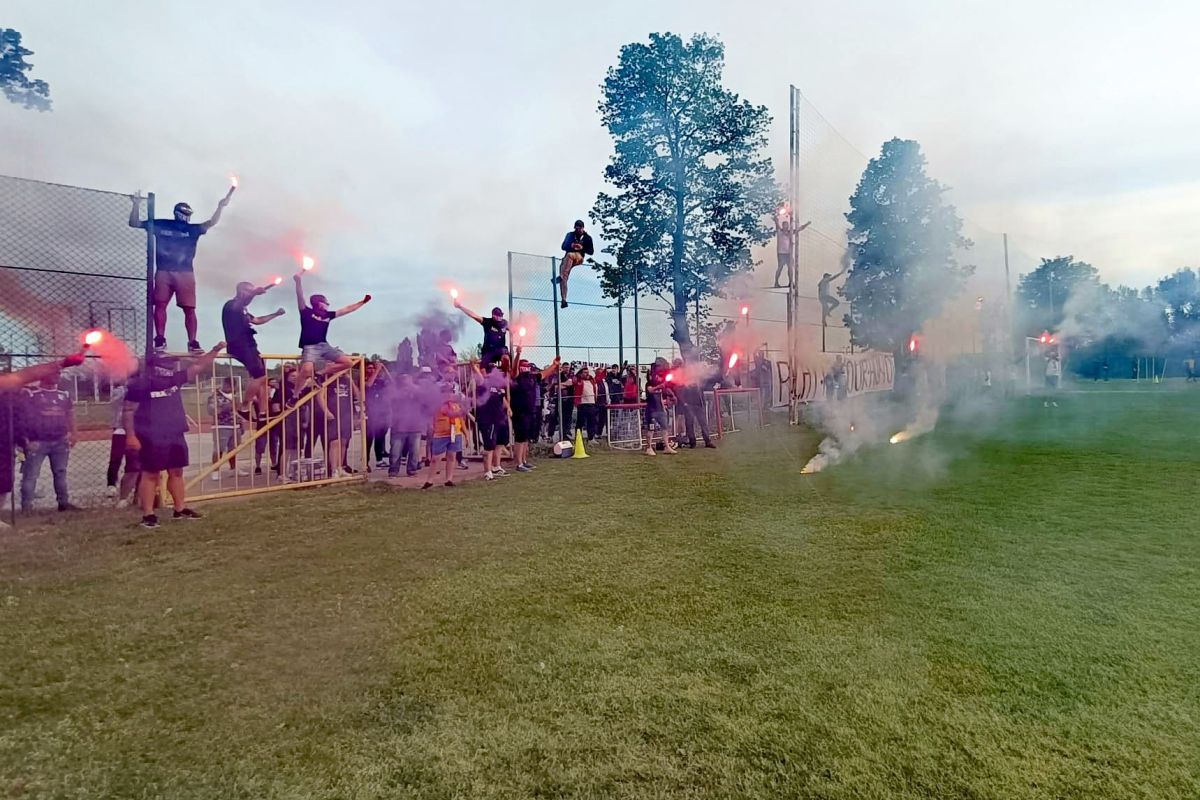 Mobilizare înainte de FC Argeș - UTA: bannerele afișate de suporteri