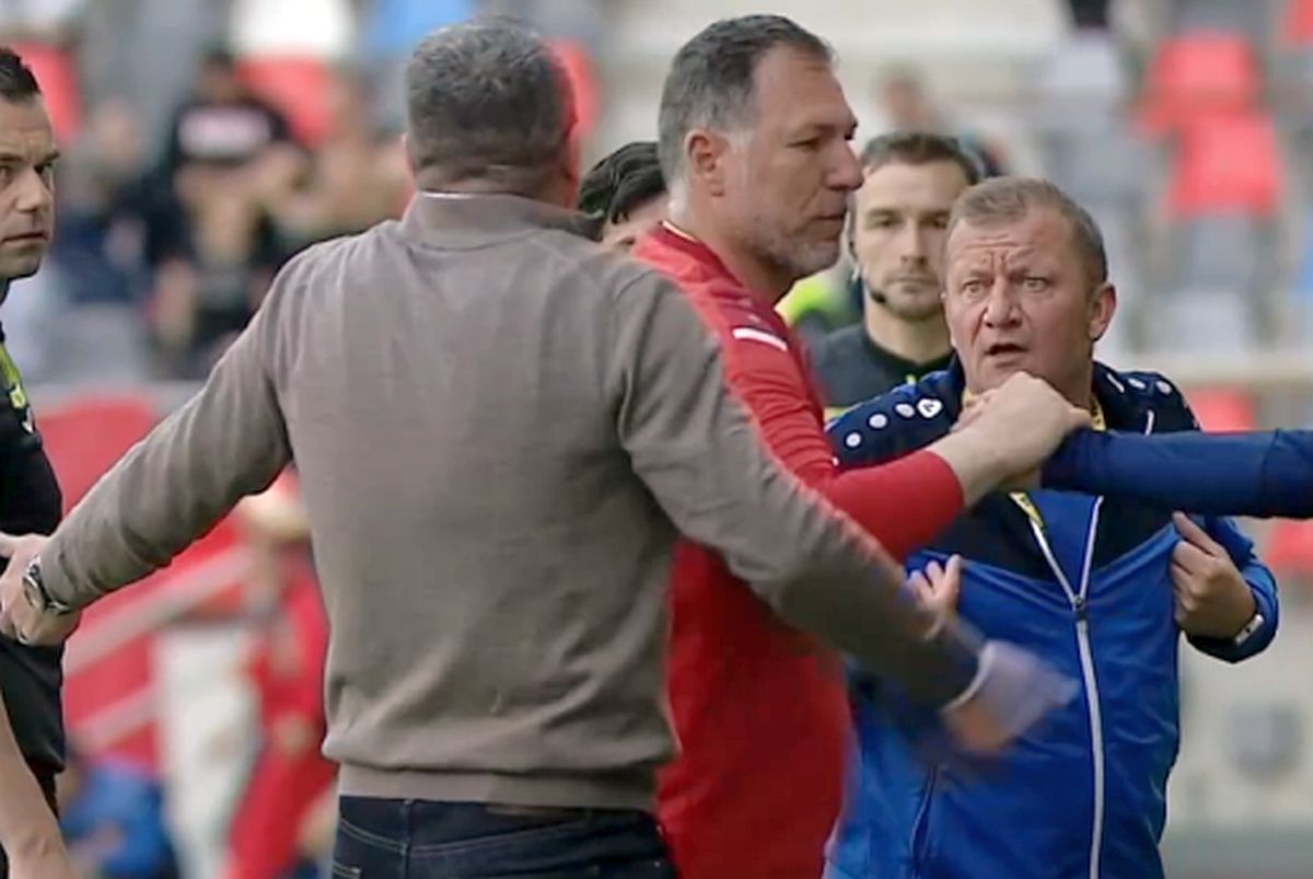 Dorinel Munteanu vs. Daniel Oprița în CSA Steaua - Oțelul